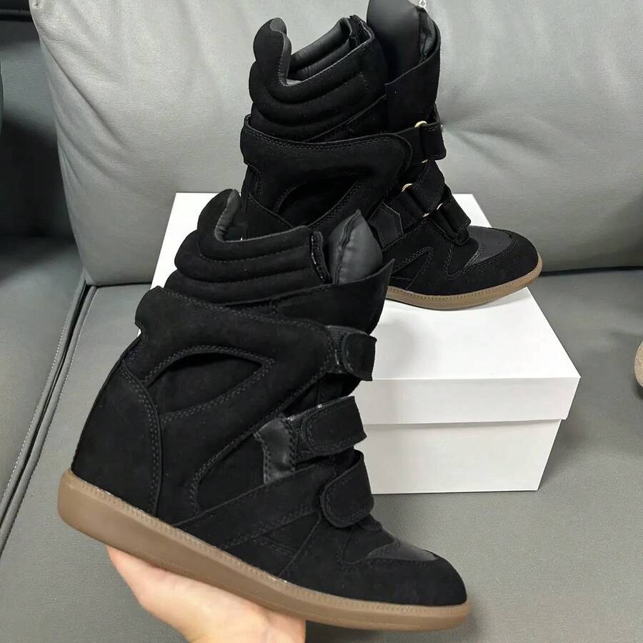 New 2026 Hidden Height-Increasing High-Top Sneakers For Women, Color-Matched Flat Casual Sneakers For Women. Designer High-Top Shoes For Women In Autumn And Winter, Body-Hugging Casual Sports Shoes, Versatile White Shoes With A Black Thick Sole. 7 Cm Internal Elevation Women's Ankle Boots, High-Top Models For Petite Sizes. - màu đen - Xem 1
