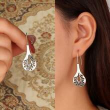 Minimalist Hollow Water Drop Earrings For Women, Vintage Silver Floral Hook Earrings, Bohemian Niche Design Elegant Earrings, Face-Slimming, Versatile For Daily Wear, Hypoallergenic, Gift For Girlfriend - Earrings - View 7