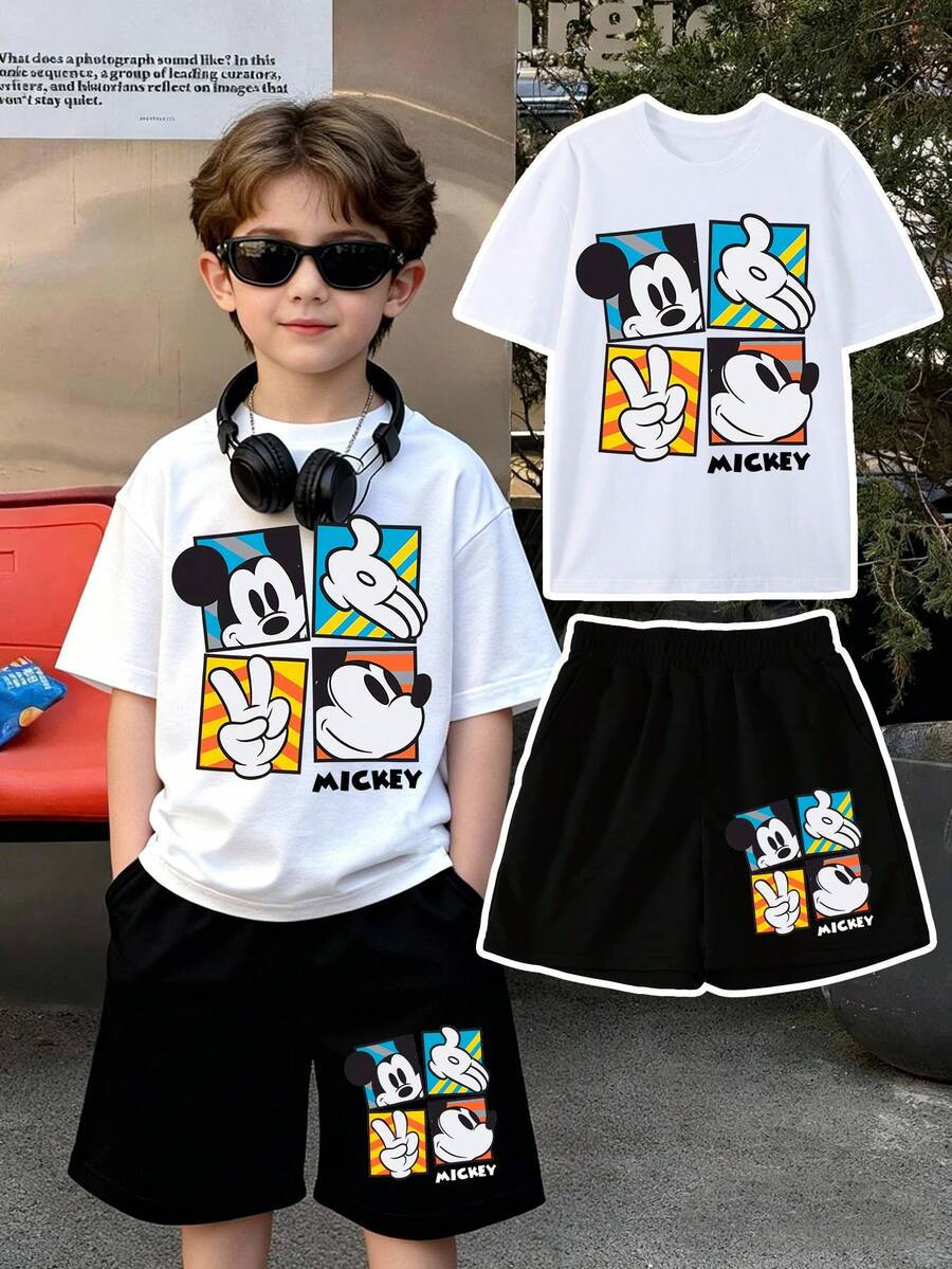 Disney Boys' Short-Sleeved Shirt And Shorts Set, Featuring A Creative Mickey Cartoon Pattern Print. This Is A Two-Piece Summer Children's Outfit. The Fabric Is Soft, Comfortable And Breathable, Suitable For Daily Wear, Traveling, Going To School, Shopping, And Playing. It Is An Essential Disney Children's Clothing Gift. - 白色+黑色 - 查看 1