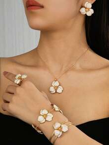 1 Set Summer Fresh Dopamine Inspired White Drip Oil Sweet Trifoliate Flower Earrings, 1 Necklace, 1 Ring, 1 Bracelet, 1 Bangle, Romantic Wedding/Vacation/Daily/Music Festival Jewelry Set - White - View 2