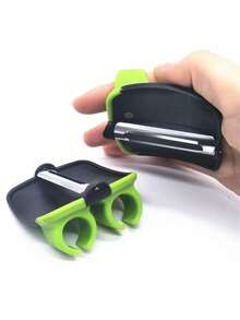 1个指握式蔬菜削皮器，创意削皮器，不锈钢水果蔬菜削皮器，土豆削皮器，苹果削皮器，蔬菜削皮器，瓜片器，不锈钢掌式削皮器，手持式削皮器，水果削皮器，多功能瓜片器，削皮器，黄瓜片器（适用于瓜类、梨、胡萝卜），厨房工具，厨房小工具，宿舍必备。 - 彩色 - 查看 5