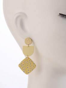 一对手工制作的亮黄色波点几何吊坠耳环，活泼明快，适合度假佩戴，也可作为纪念品。 - 黃色 - 查看 5