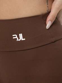 Women's Gym Shorts - Zero Transparency - Fitness Comfort - Running - Premium Spandex - Yoga - Compression Design - Volleyball - Óxido marrón - Ver 2