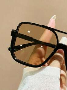 一副棕色方形休闲太阳镜，男女通用，适合海滩和露营；一套女士基础商务休闲度假套装，包括连帽衫、连衣裙和长袖衬衫，学院风返校装扮 - 棕色 - 查看 3