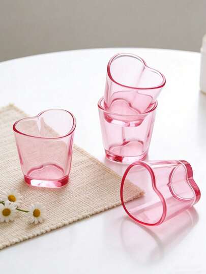 心形小酒杯套装，透明可爱迷你小酒杯，酒吧酒杯，情侣酒杯，龙舌兰心形杯，适用于小酒、白酒、红酒、伏特加等。适合派对、节日、婚礼、聚会、鸡尾酒会、情人节、斋月等场合。高品质塑料材质，30毫升。