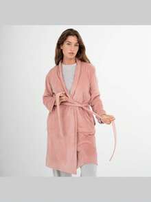 Tramas+ Bata Terciopelo Super Soft Rosette en Tallas S, M, L, XL | Comodidad y Elegancia en un Solo Diseño | Color Multicolor que se Adapta a tu Estilo | Ideal para Relajarse en Casa o Después de un Baño | Tejido Suave para una Sensación Agradable en la Piel | Perfecta para Cualquier Temporada del Año - ROSETTE - Ver 1