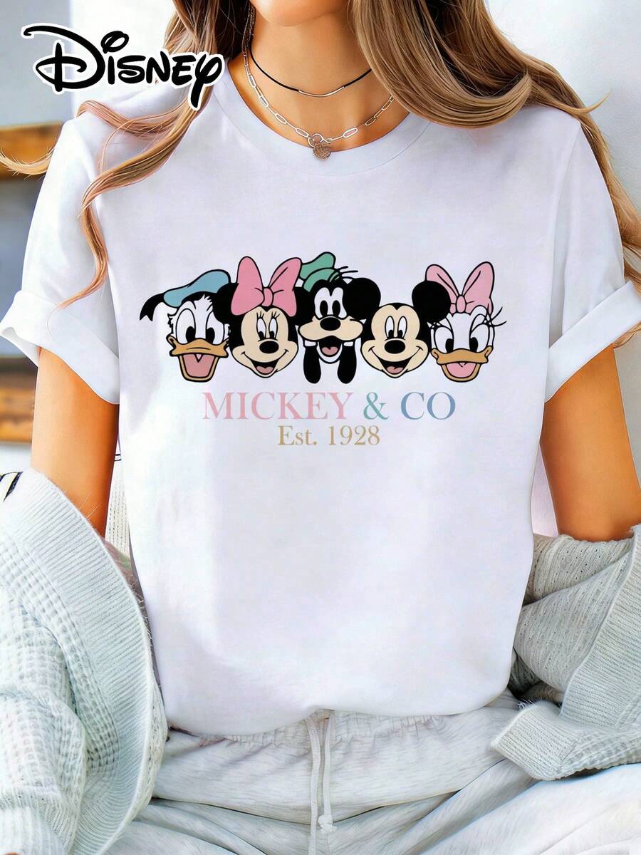 Disney Official Authorization | Women's Street Casual Short-Sleeve T-Shirt, Printed With The Iconic Character Heads Of Donald Duck, Minnie Mouse, Goofy, Mickey Mouse, And Daisy Duck, Featuring A Retro "MICKEY & CO Est.1928" Design. Made Of Opaque Fabric, It Is Machine Washable, Versatile And Casual, And Suitable For Spring And Summer Wear. - trắng - Xem 1