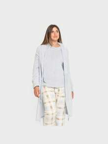 Tramas+ Light Blue Coral Fleece Robe: Softness And Comfort In A Pastel Shade. Simple And Elegant Design With A Belted Waistband, Ideal For Lounging And Relaxing. Available In Various Sizes For A Perfect Fit. Experience The Warmth Of Its Ultra-Soft Fabric, Perfect For Enjoying Moments Of Relaxation. - Baby Blue - View 4