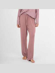 Tramas+ Secret Damen-Pyjama mit langen Streifen und Marseille-Rosette für pure Eleganz und Komfort: Stilvoll gekleidet in diesem farbenfrohen Design, erhältlich in den Größen S, M, L und XL für eine perfekte und bequeme Passform in Ihren entspannenden Momenten. Ideal für jede Jahreszeit dank weichem Stoff und leuchtenden Farben, die Ihrem Alltagslook Wärme und Freude verleihen. - ROSETTE - Übersicht 3