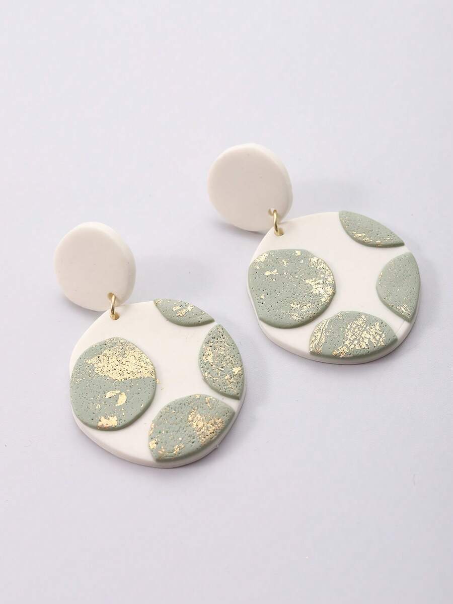 一对手工制作的不规则火山石吊坠耳环，饰以金箔效果，设计夸张，适合度假和日常佩戴。 - 白綠色 - 查看 1