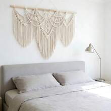 1 tấm tranh treo tường Macrame, trang trí tua rua phong cách Bohemian, ghép từ các thanh gỗ, dệt thủ công khổ lớn, dùng làm phông nền đầu giường. - Màu be - Xem 2