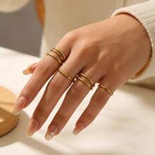 极简竹节造型不锈钢戒指 - 18K镀金，低过敏性，几何造型可叠戴戒指，适合女性日常穿搭、叠戴首饰以及作为生日礼物送给她。 - 金色 - 查看 2