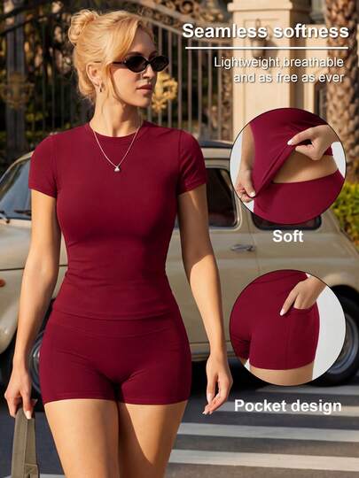 Conjunto de camiseta de manga corta de cuello redondo y pantalones cortos deportivos con bolsillo lateral de Navidad para mujer