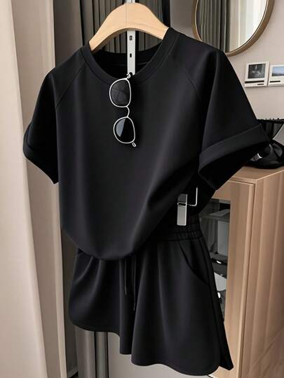 Mujer002y007 Conjunto de camiseta de manga corta y pantalones cortos Casual Versátil  Cómodo y Elegante Conjunto de ropa cómodo y elegante para mujer, perfecto para el día a día, con detalles modernos y un look sofisticado