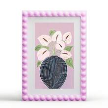 1 khung ảnh kiểu cuộn (4x6/6x8/8x10/A3) kèm viền trắng - 5 màu (Trắng/Đen/Vàng/Xanh dương/Tím) dùng trang trí nhà cửa và văn phòng - Có thể đặt trên bàn hoặc treo tường. - Mô hình tiêu chuẩn - Xem 19