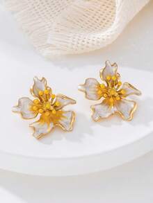 一对独特迷人的海滩度假风耳环，奢华不对称扎染渐变紫红色和黄色五瓣花耳钉，适合女性日常佩戴、约会、旅行。 - 黃色 - 查看 3