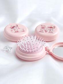 1 buah Sisir Lipat Bulat 26 Huruf Pita Merah Muda dengan Cermin, Sisir Cermin Rias 2-in-1 Portabel dan Ringkas, Sisir Pijat Bantal Lipat Mini Wanita, Cocok untuk Pernikahan, Kantor, Perjalanan Bisnis, Pertunjukan, Kembali ke Sekolah, Perlengkapan Perjalanan - MultiWarna - View 6