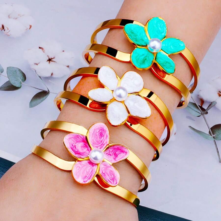 Pulsera de verano sobresaliente dorada y vibrante | Joyería de declaración grande y de alta calidad - El toque final para los atuendos de vacaciones - pulsera de flor de ciruelo - Ver 1