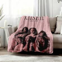 1PC KATSEYE Movie Poster Flannel Throw Blanket 50"X60" (Multiple Sizes) - Pink Filter Group Portrait & Directed By HYBE, Tapestry Wall Hanging, Room Decor, Perfect For Sofa, Bed, Office, Movie Poster Gift - 多色 1 - 查看 2