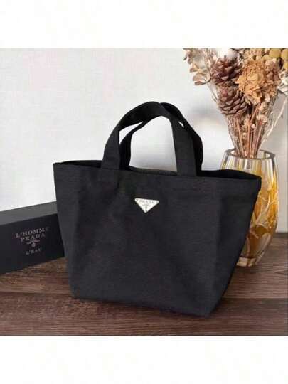 Prada This Canvas Tote Lunch Bag Is Very Suitable For Daily Outings And Commuting. It Is Fashionable, Multi-Functional, Comfortable, Has A High-End Feel, And Is Very Suitable For Student Use.