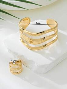 Bộ trang sức gồm 1 vòng tay ba lớp rỗng hình học, thiết kế phóng khoáng, độc đáo theo phong cách Âu Mỹ, có thể điều chỉnh kích thước, kèm 1 chiếc nhẫn duyên dáng, thích hợp cho phụ nữ dự tiệc tối/tiệc cocktail/du lịch, quà tặng ngày lễ. - Vàng - Xem 4