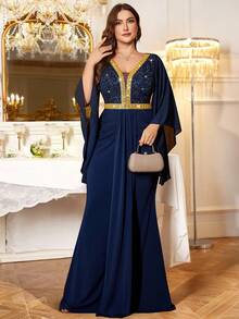 Đầm maxi dự tiệc trang trọng, cổ chữ V sâu, chất liệu chiffon đính sequin, ren, tay áo cánh bướm, phối ren vàng, xếp ly phía trước, vạt đuôi cá, phù hợp cho khách dự đám cưới, sinh nhật, lễ tốt nghiệp, tiệc gala và các dịp khác. Thanh lịch mùa xuân. - Màu xanh hải quân - Xem 1