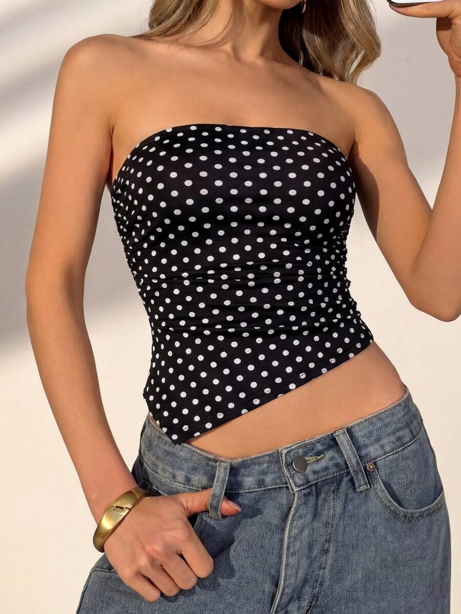 女士休闲黑色波点印花无肩带抹胸上衣，褶皱不对称下摆修身衬衫，适合夏季上衣、度假装、海滩装、夏季假日装、休闲外出装、春夏简约装、约会装和街头服饰。 - 黑色 - 查看 1
