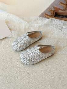 1 Pair Girls' Hollow Breathable Soft Bottom Lightweight Peep Toe Sandals, French Retro Style, Suitable For All Seasons - Silver - View 3