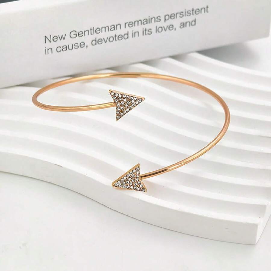 The New Bracelet With Adjustable Closure Features A Diamond-Studded Arrow-Shaped Design And Adjustable Size. - Gold - View 1