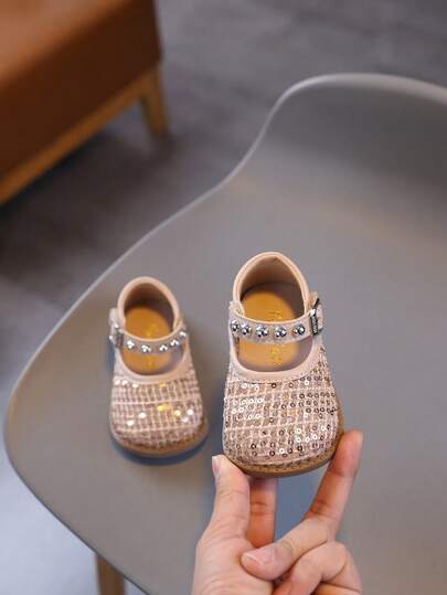 新款时尚平底鞋，适合婴幼儿和儿童，可爱蝴蝶结装饰女童鞋，柔软休闲鞋，适合日常穿着和休闲装扮，轻便舒适，防滑设计。