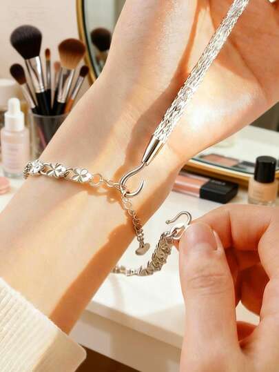 手链扣辅助器 - 快速佩戴手链，您的日常助手，轻松佩戴腕饰的珠宝滑扣 - 时尚金属饰品小工具，珠宝辅助器，手链扣辅助器，便携式手链工具，珠宝和钩编工具，手链连接工具，圣诞礼物，夹子，珠宝，项链，金饰，银饰，珍珠，吊坠，闪粉（款式随机发货）