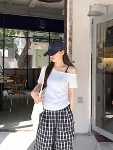 白色性感修身不对称肩短袖T恤，女士夏季新款露脐休闲上衣 - 白色 - 查看 6