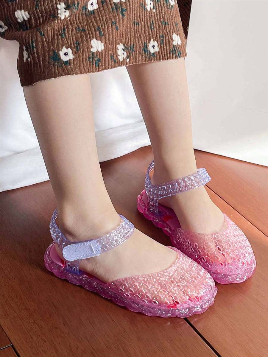 夏季儿童果冻凉鞋，闭趾镂空设计，撞色拼接，女童水晶公主鞋，百搭休闲沙滩鞋