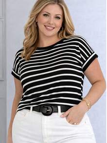 Blusa Feminina Plus Size Listrada Preto e Branco Manga Dobrada Curta Oversized Confortável Moda Casual Urbana Diário Férias Mulher Frio Inverno - Preto - Visão 8