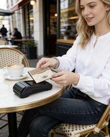 Coach 迷你纤薄证件套，女士帆布口袋钱包，可装信用卡 - 香檳色 - 查看 1