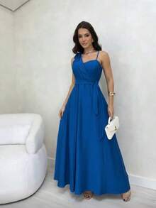 Elegant Long Dress, Sleeveless And With Off-The-Shoulder Design, A-Line Cut, Ideal For Casual Occasions. Features Gathered Details And Slightly Stretchy Fabric. Thin Straps, Defined Waist, And A Light, Elegant Summer Drape. Latex Bra Cups With A Crossover Neckline. - 寶藍色 - 查看 4