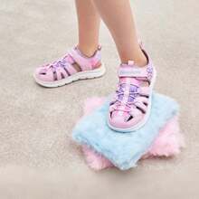 Skechers Sandalias casuales con  y diseño de dibujos animados para niñas - Rosa/Multicolor - Ver 4