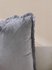1 pièce Housse de coussin décoratif à gland de couleur unie en velours gris clair (insert de coussin non inclus), housse de coussin carrée, décoration de vacances pour la maison, tissu doux et confortable de type lin, décoration moderne pour le canapé, la chambre, le dortoir - Gris pâle - Voir 3