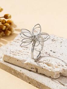 1pc Women's Fashion Ring, Minimalist Hollow Flower Design Ring, Suitable For Daily Wear - Silver - View 6