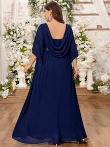 Đầm dạ hội thanh lịch cổ chữ V, xếp ly, ren hoa, phối ren, chất liệu chiffon, tay cánh bướm, thích hợp cho khách dự đám cưới, sinh nhật, lễ tốt nghiệp, dạ hội và các dịp trang trọng khác. Mùa xuân - Màu xanh hải quân - Xem 2