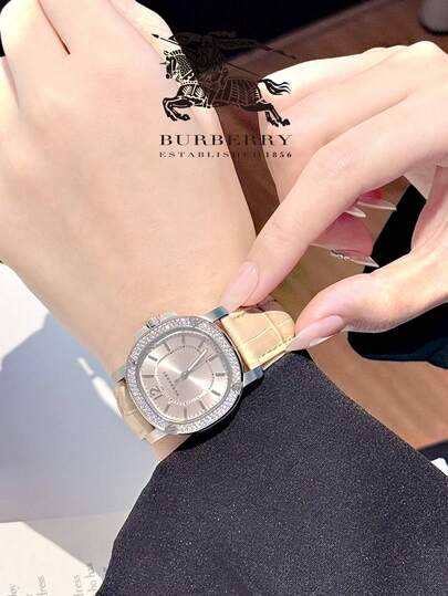 Burberry Đồng hồ thạch anh Anh Quốc, viền pha lê, thép không gỉ, màu sâm panh.