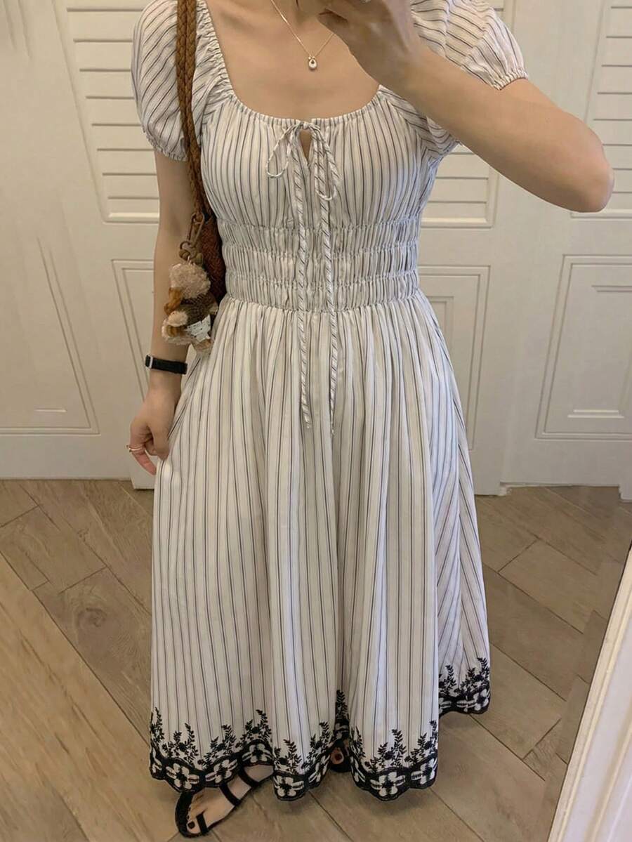 Urbanchic 春夏刺绣收腰方领泡泡袖A字长裙，适合女士早午餐、婚礼宾客、波西米亚风、新年、情人节、优雅女士、海滩装、感恩节、毕业典礼等场合。 - 彩色 - 查看 1