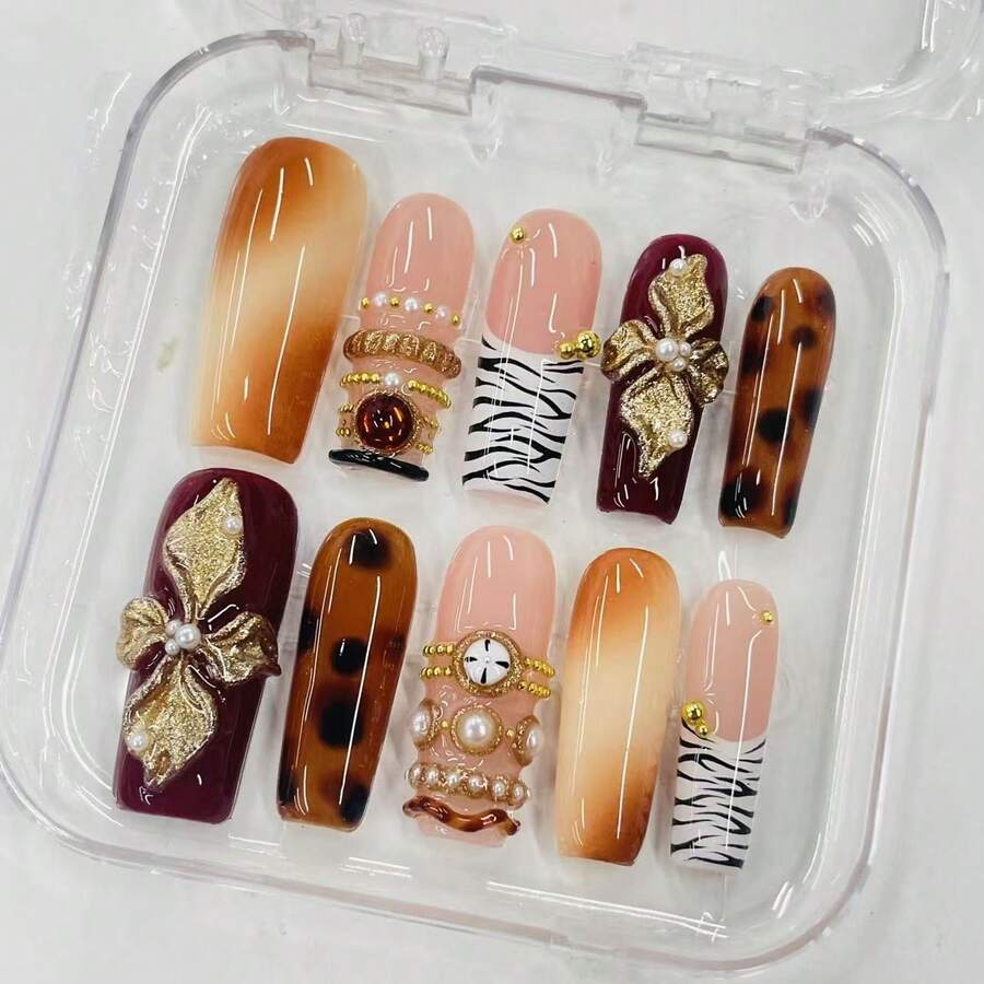 NailLuxe 10 PCS Handmade Square Press-On Nails | Amber Brown Gold Accent & Leopard Print Edgy Sweet Style With Amber Brown & Nude Bases, Gold Bangle & Leopard Print & Bow Embellishments - 摩卡棕 - 查看 1