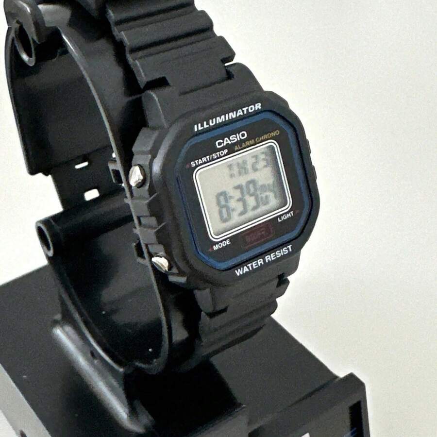 Casio 卡西欧女士黑色树脂手表 LA-20WH-1C，带计时和闹钟功能 - 黑色 - 查看 1