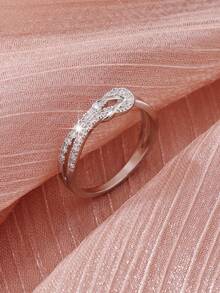 1枚高品质搭扣式女士戒指，镶嵌合成锆石，是婚礼、订婚、情人节、生日礼物的完美之选。 - 銀色 - 查看 2