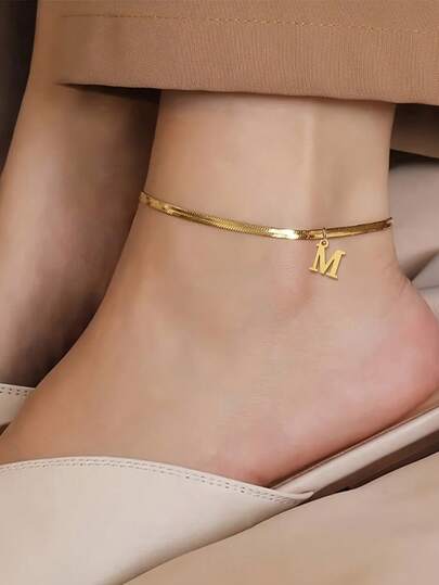 1 pieza Tobillera minimalista y de moda con colgante de letra de 26 chapado en oro de 18K de acero inoxidable, emparejada con cadena de hueso de serpiente, adecuada para uso diario de mujeres