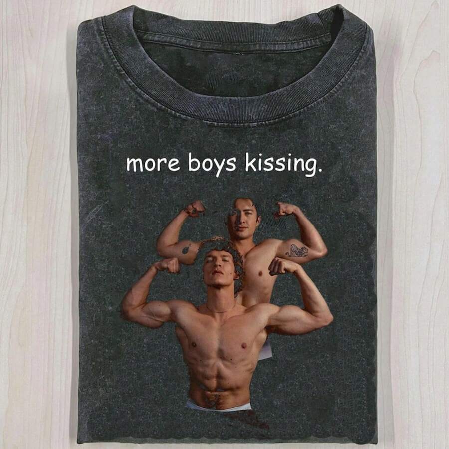 Vintage Connor Storrie Ilya Rozanov More Boy Kissing Shirt, Sports Graphic Tee, Retro Bootleg Style - màu đen - Xem 1