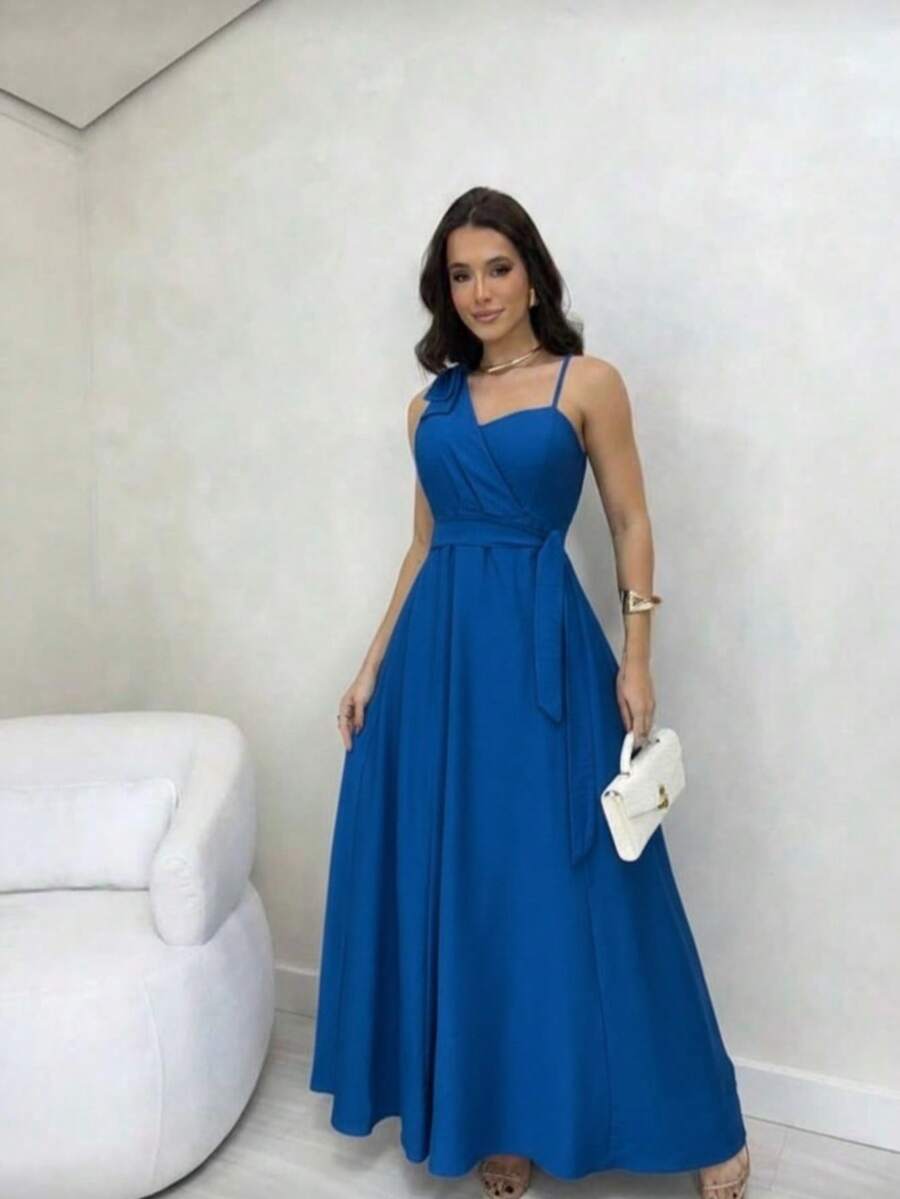 Elegant Long Dress, Sleeveless And With Off-The-Shoulder Design, A-Line Cut, Ideal For Casual Occasions. Features Gathered Details And Slightly Stretchy Fabric. Thin Straps, Defined Waist, And A Light, Elegant Summer Drape. Latex Bra Cups With A Crossover Neckline. - 寶藍色 - 查看 1