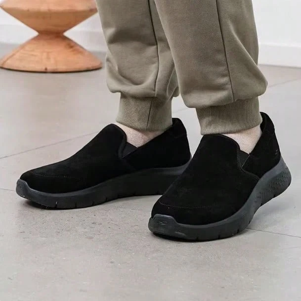 Skechers 男士新款休闲运动鞋 软底一脚蹬步行鞋 - 黑色 - 查看 1