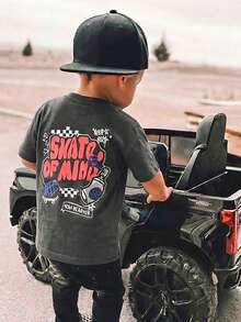 1件男童时尚街头风短袖T恤，背面涂鸦字母印花，欧美休闲夏季上衣 - 深灰色 - 查看 1